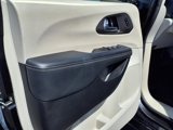 Used 2023 Chrysler Pacifica Touring-L image 4