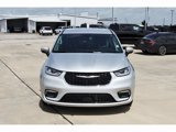 Used 2023 Chrysler Pacifica Touring-L image 2