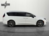 New 2025 Chrysler Pacifica Pinnacle image 4