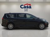 Used 2023 Chrysler Pacifica Touring-L image 2
