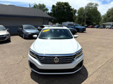 Used 2022 Volkswagen Passat 2.0T R-Line image 2