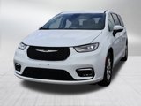 Used 2023 Chrysler Pacifica Touring-L image 3