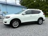 Used 2020 Nissan Rogue SV image 2