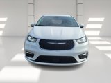 Used 2023 Chrysler Pacifica Touring-L image 2