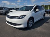 Used 2022 Chrysler Voyager LX image 4
