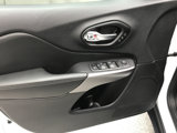 Used 2022 Jeep Cherokee Limited image 3