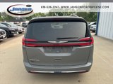 Used 2022 Chrysler Pacifica Touring-L image 4