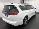 Used 2024 Chrysler Pacifica Pinnacle w/ Trailer Tow Group image 4