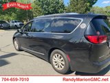 Used 2018 Chrysler Pacifica Touring-L image 2