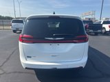 Used 2023 Chrysler Pacifica Touring-L image 4