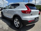 Used 2022 Volvo XC40 T5 Momentum image 3