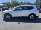 Used 2016 Nissan Rogue SV image 2