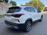 Certified 2022 Kia Seltos EX image 4