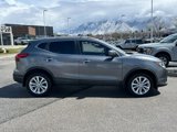Used 2018 Nissan Rogue Sport SV image 2