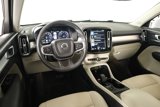 Used 2022 Volvo XC40 T4 Momentum image 2