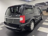 Used 2015 Chrysler Town & Country Touring image 4