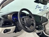 Used 2023 Chrysler Pacifica Limited image 2