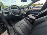 New 2025 Chrysler Pacifica Select image 2