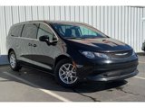 Used 2022 Chrysler Voyager LX image 2