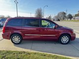 Used 2015 Chrysler Town & Country Touring image 4