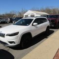 Certified 2019 Jeep Cherokee Latitude Plus w/ Comfort/Convenience Group image 3