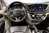 Used 2023 Chrysler Pacifica Touring-L image 5