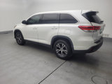 Used 2019 Toyota Highlander LE image 3