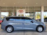 Used 2023 Chrysler Pacifica Touring-L image 3