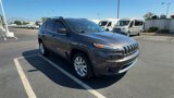 Used 2017 Jeep Cherokee Limited image 2