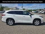 Used 2020 Toyota Highlander LE image 2