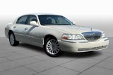 Used 2005 Lincoln Town Car Signature image 2