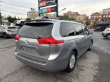 Used 2013 Toyota Sienna XLE image 4