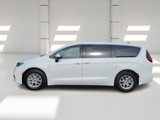 Used 2023 Chrysler Pacifica Touring-L image 4