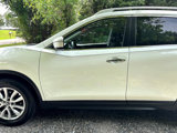 Used 2018 Nissan Rogue SV image 3