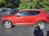 Used 2022 Volvo XC40 T4 Momentum image 5