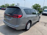 Used 2023 Chrysler Pacifica Touring-L image 3