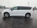 Used 2023 Chrysler Pacifica Touring-L image 5