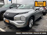 Used 2023 Mitsubishi Outlander ES image 2