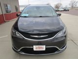 Used 2017 Chrysler Pacifica Touring-L Plus w/ Advanced Safetytec Group image 4