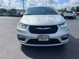 Used 2023 Chrysler Pacifica Touring image 2