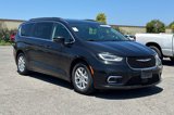 Used 2022 Chrysler Pacifica Touring-L image 2