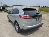 Used 2019 Ford Edge SE image 5
