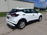 Used 2021 Nissan Kicks S image 3