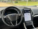 Used 2023 Ford Edge SEL image 3