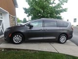 Used 2018 Chrysler Pacifica Touring-L image 4