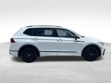 Used 2022 Volkswagen Tiguan SE R-Line image 3
