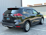 Used 2017 Nissan Rogue SV image 3