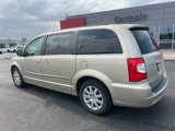 Used 2016 Chrysler Town & Country Touring image 2