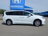 Used 2021 Chrysler Pacifica Touring-L image 2