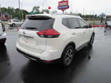 Used 2017 Nissan Rogue SL image 6
